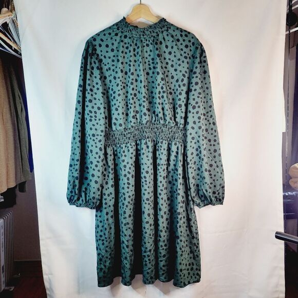 Green Dalmation Dots Smocked Women's Dress - Picture 4 of 10